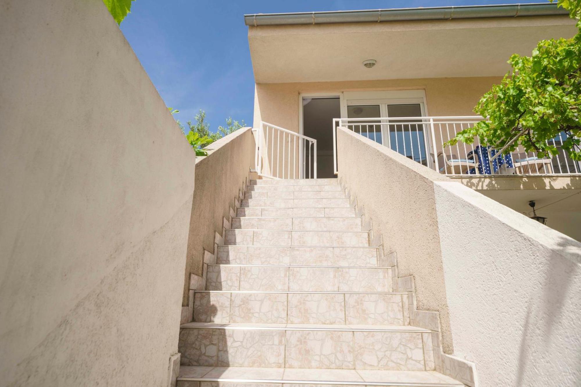 Apartments Vitis - City Centre - Free Parking Vodice Bagian luar foto