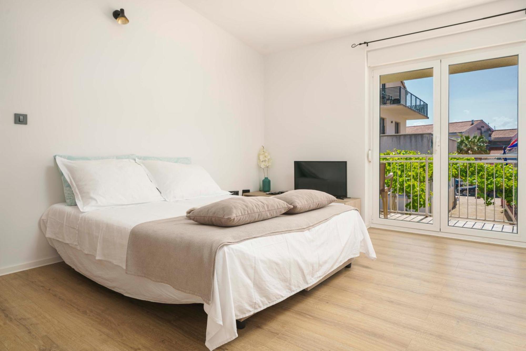 Apartments Vitis - City Centre - Free Parking Vodice Bagian luar foto