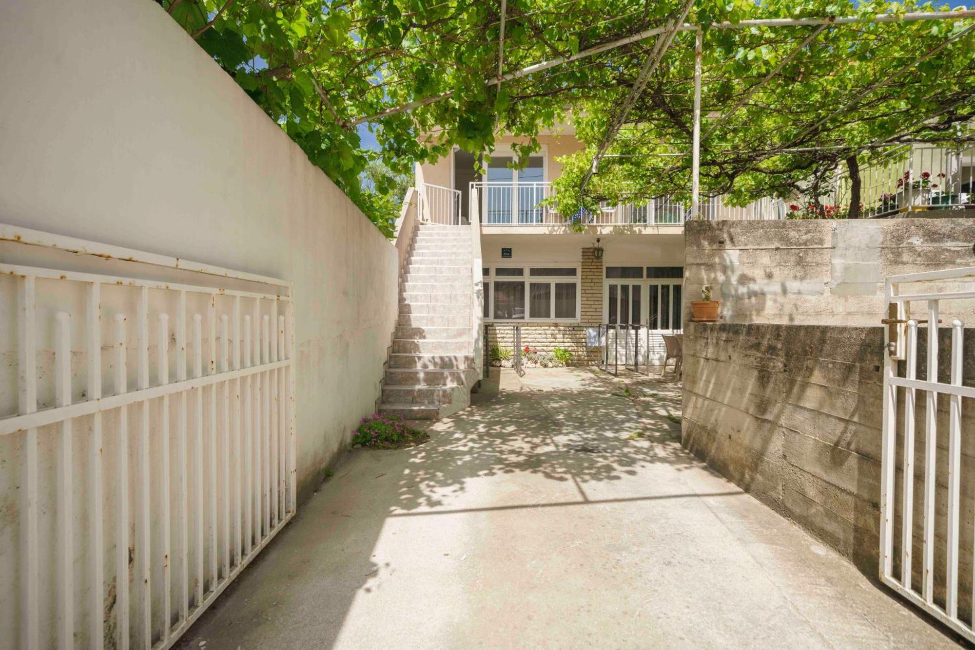 Apartments Vitis - City Centre - Free Parking Vodice Bagian luar foto