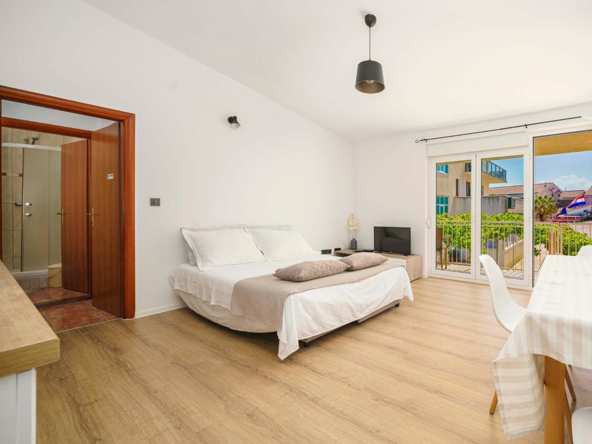 Apartments Vitis - City Centre - Free Parking Vodice Bagian luar foto